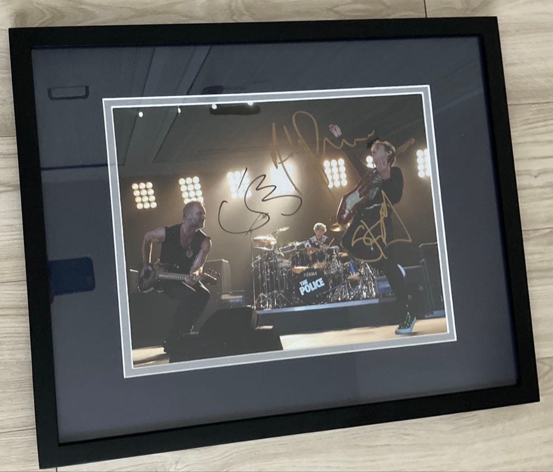 Police/ポリス3人の直筆サイン入り写真額縁