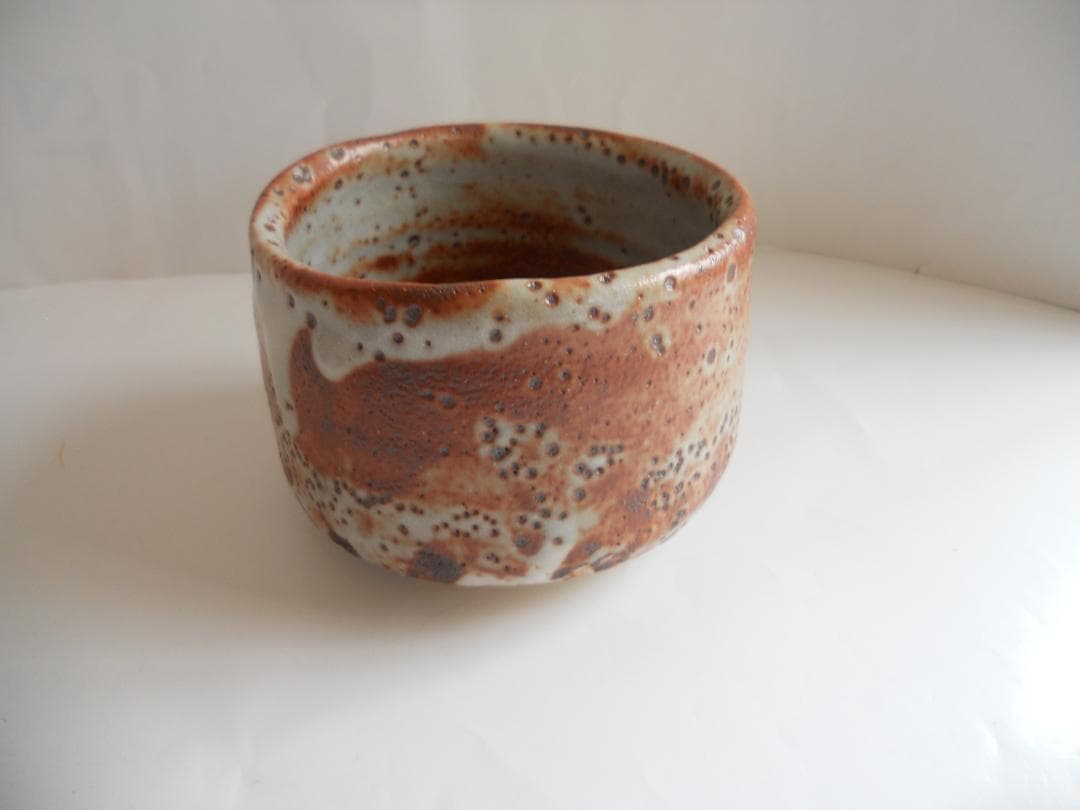 安藤日出武 志野茶碗 志野焼 茶碗 共箱 希少 抹茶茶碗 新品 未使用 です。