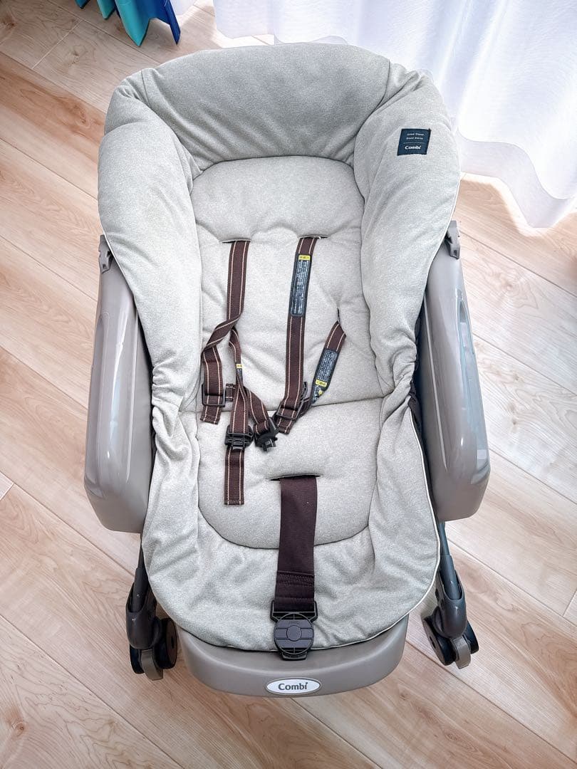 美品 Combi ネムリラAUTO SWING BEDi おやすみドームEG