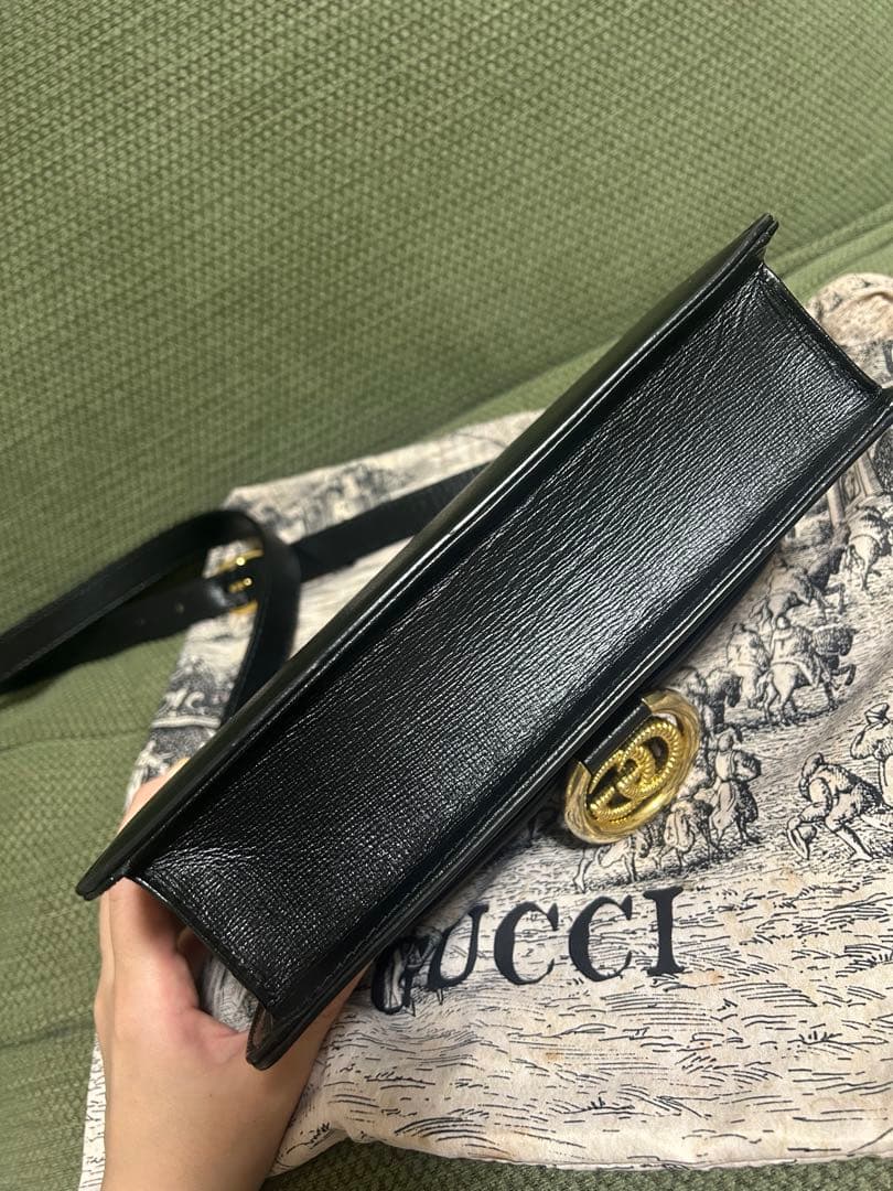 GUCCI ブラックレザーショルダーバッグ