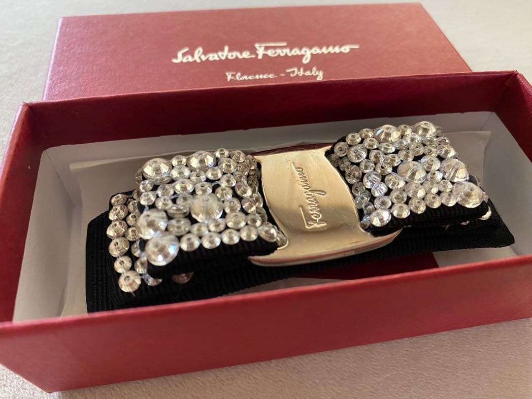 美品　フェラガモFERRAGAMO＊バレッタ Vara Bow 黒xシルバー