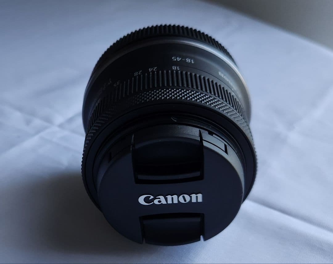 Canon EOS R100 ミラーレス一眼カメラ（レンズクリーニングセット付）