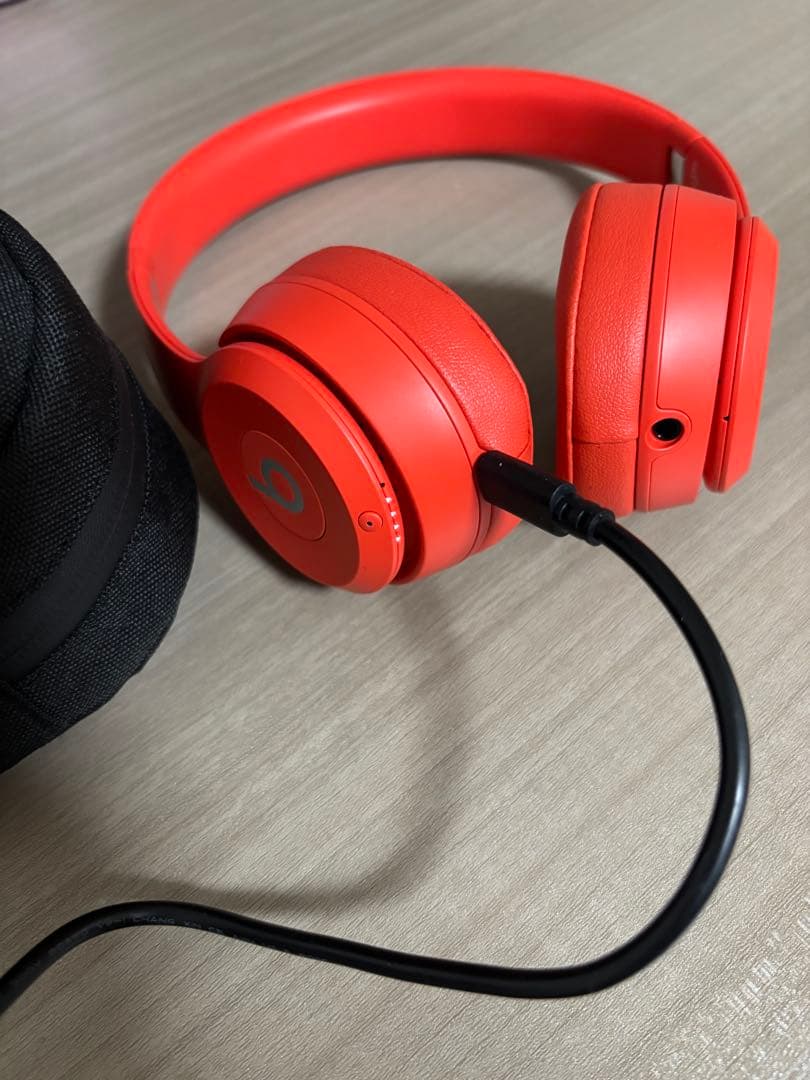 【付属品揃ってます】美品　Beats Solo3ワイヤレスヘッドホン レッド