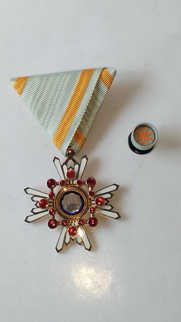 希少品 勲五等瑞宝章 勲章 ミリタリー ミリタリーグッズ 旧日本軍 美品 です。