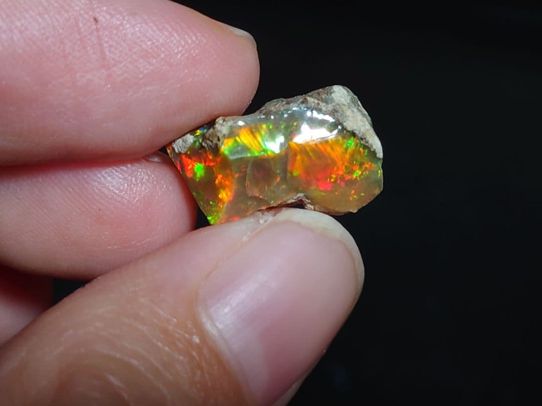 エチオピアウェロ産　オパール　ジュエリーグレード　 原石 鉱物標本