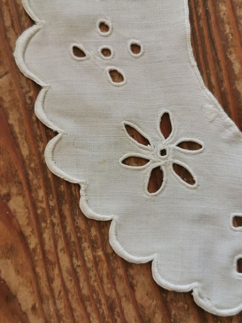 アンティークフランス オープンカットワーク アイレット刺繍 スカラップリム付け襟