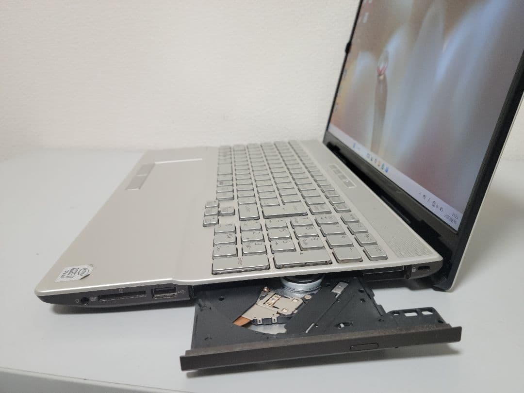 富士通　LIFEBOOK AH55 高性能ノートパソコン　i7-10510U