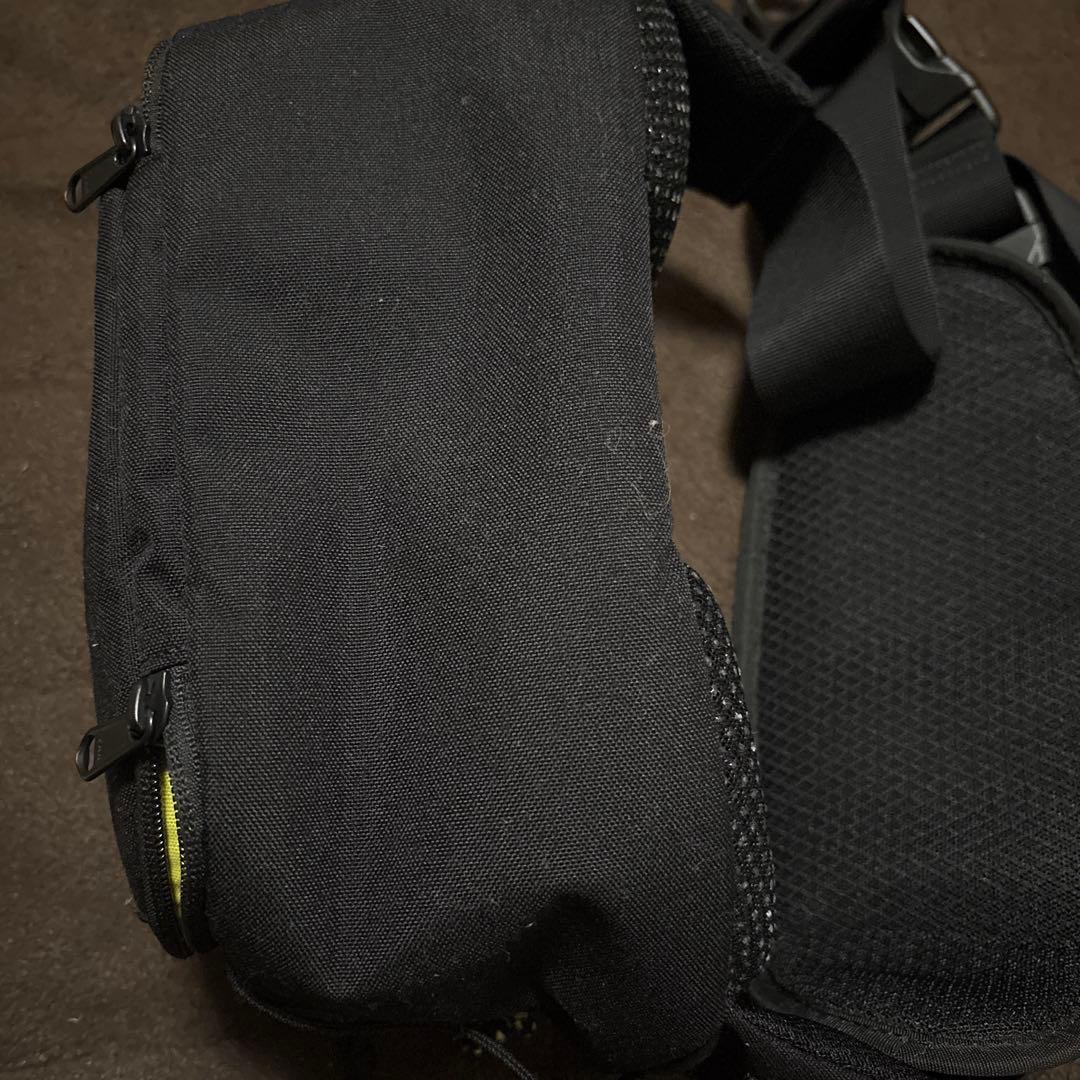 Hugoo（ハグー） ヒップシート ブラック×イエロー