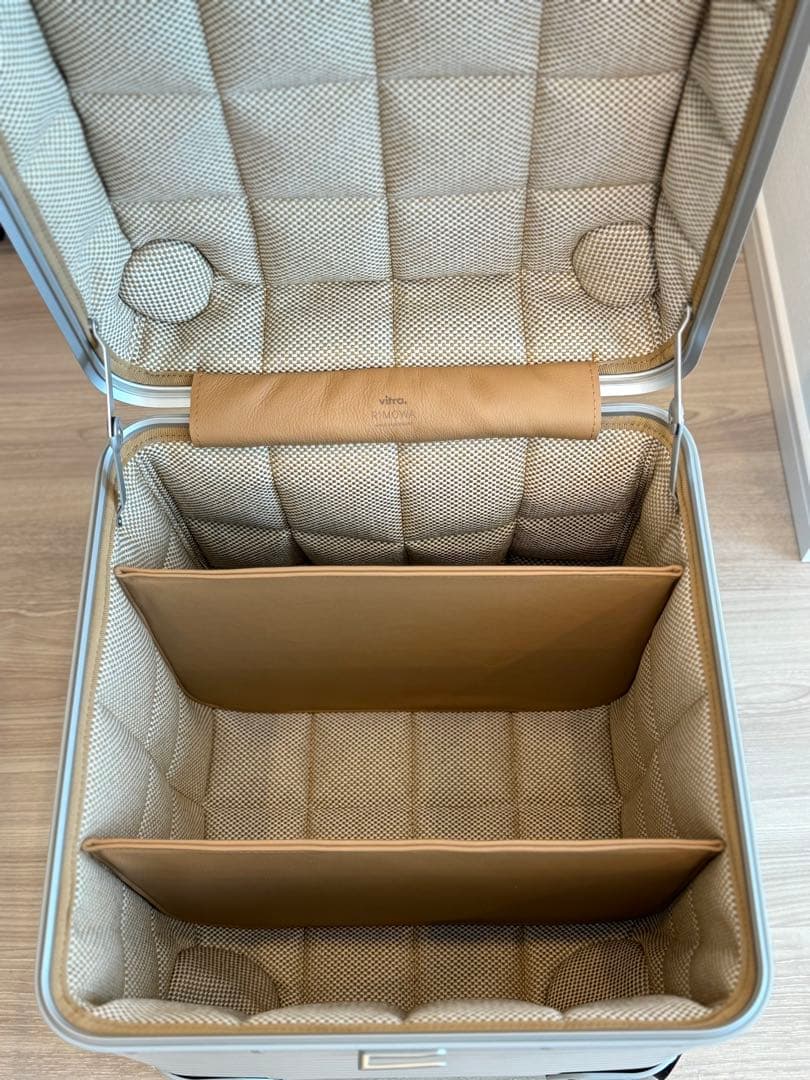 リモワ　RIMOWA Vitra ヴィトラ　アルミ製スツール 限定商品