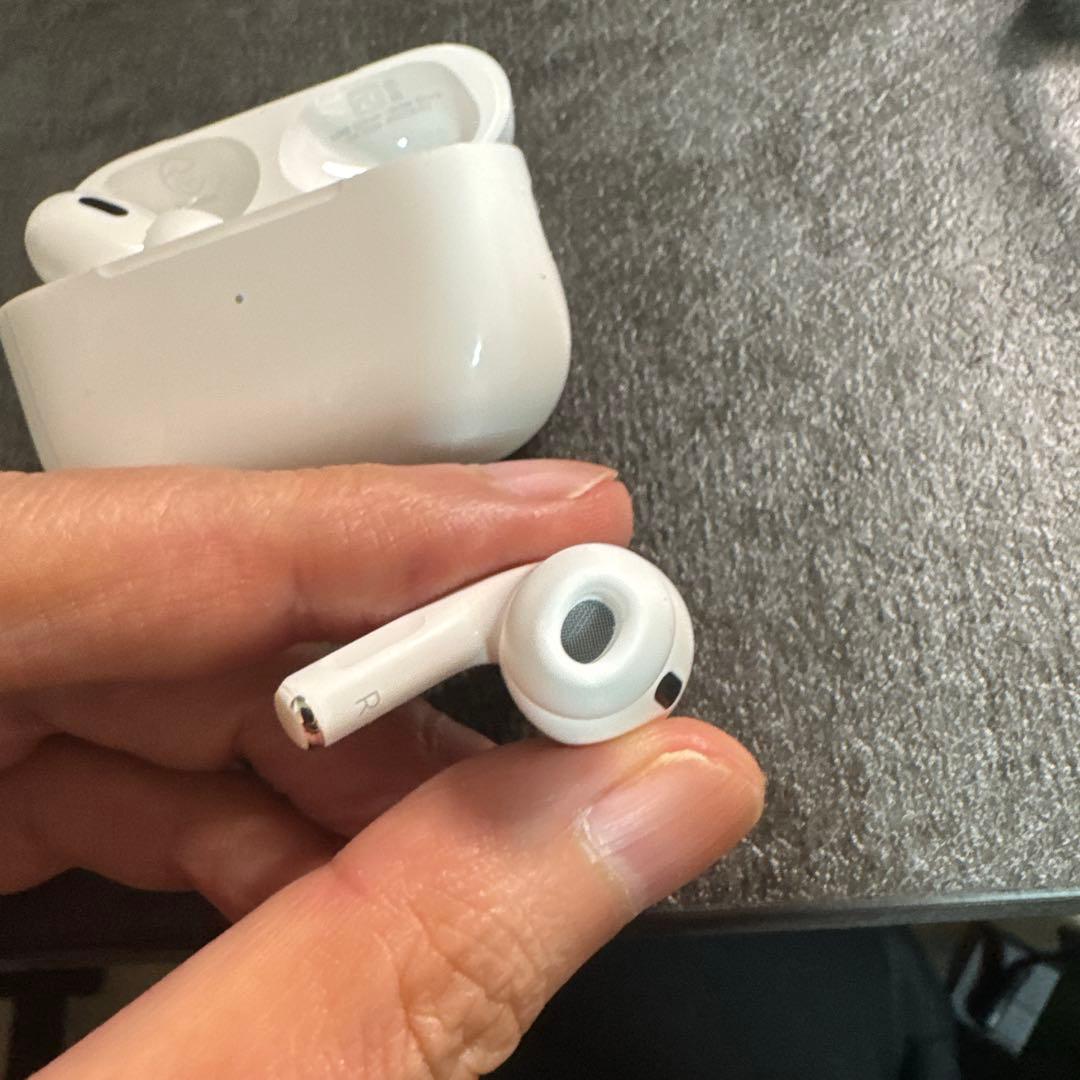 【ほぼ未使用美品】AirPods本体 ホワイト 充電ケース付