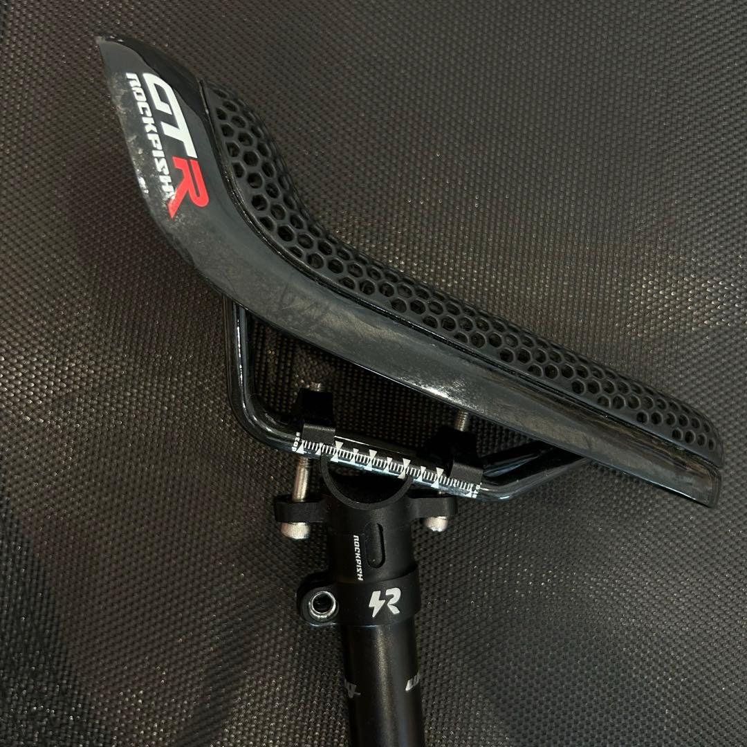 スノウ　ロックフィッシュ　GTR カーボンサドル