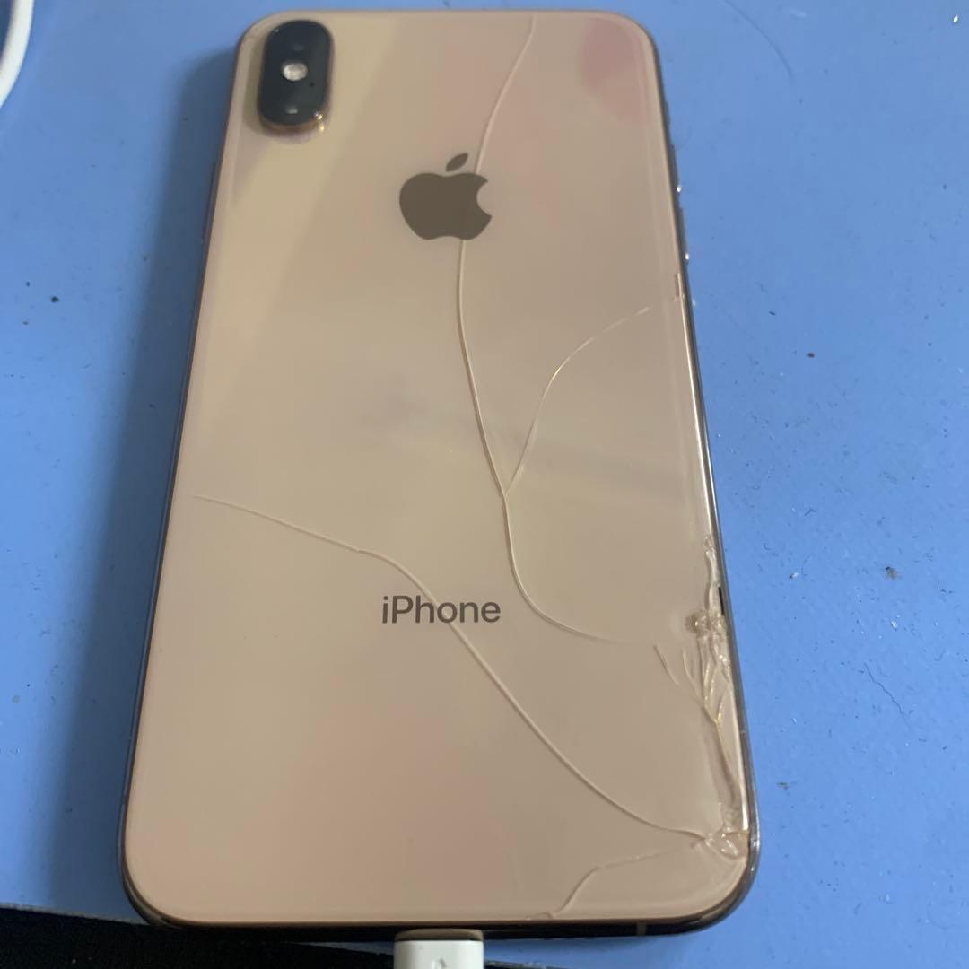 Apple iPhone Xs 256GB 背面ひび割れあり