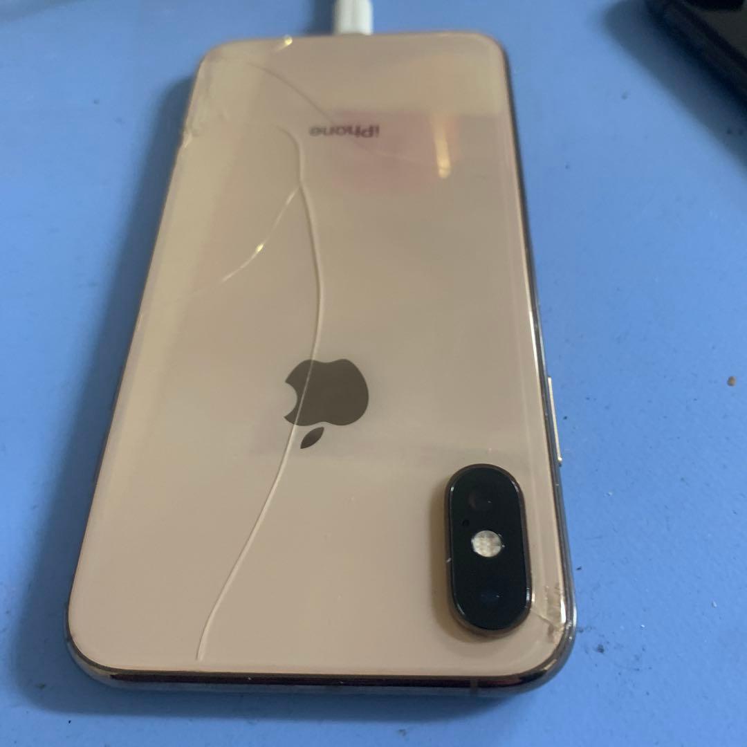 Apple iPhone Xs 256GB 背面ひび割れあり