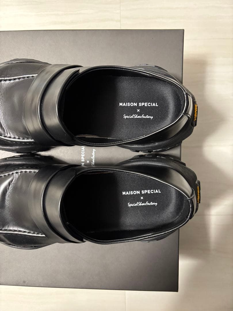 ブラックレザー ローファー Vibramソール