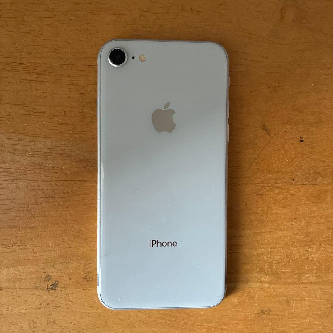 iPhone 8 シルバー 本体　64 simフリー