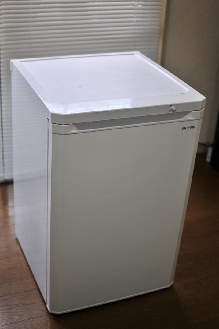 美品アイリスオーヤマ 冷凍庫 85L ホワイト IUSD-9B-W 2023年製