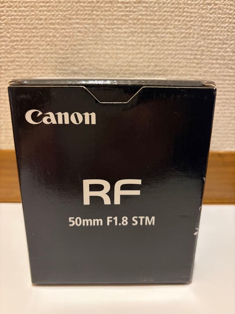 Canon RF50mm F1.8 STM ※レンズフード(ES-65B)付き