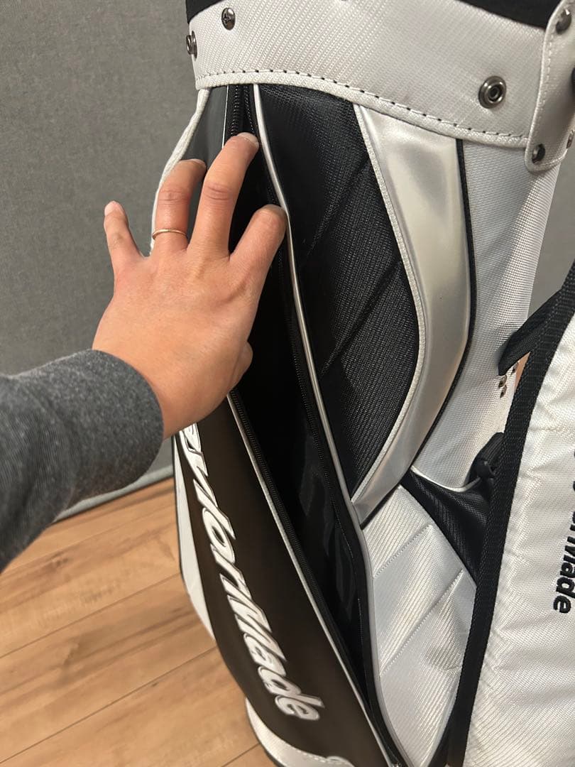 TaylorMade トゥルーライト　ゴルフバッグ