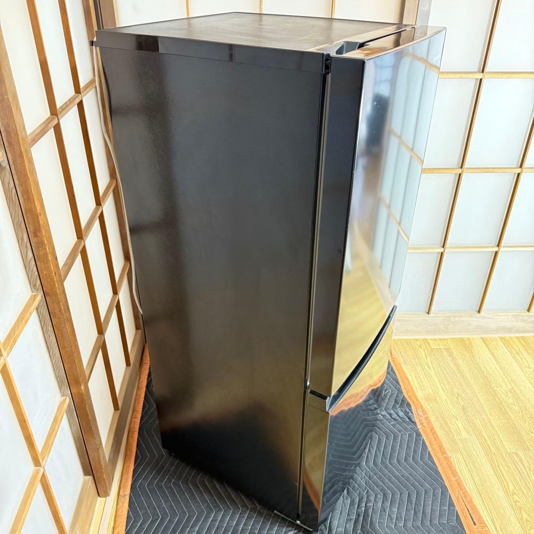 配送料込　冷蔵庫ブラック 154L Hisense 2ドア右開き