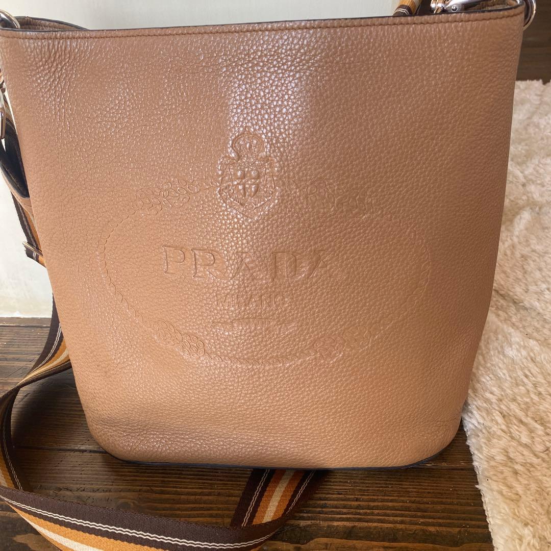 PRADA ベージュ レザー ショルダーバッグ
