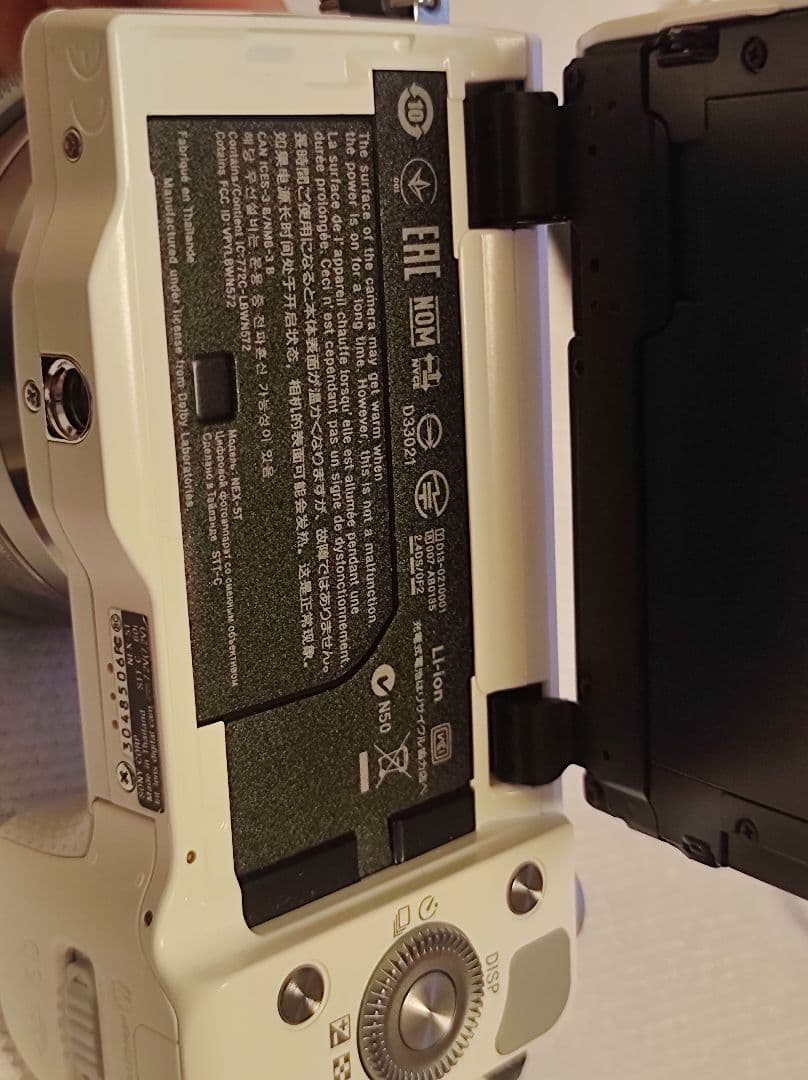 SONY NEX 5T ミラーレスカメラと16-50mmレンズのセット。