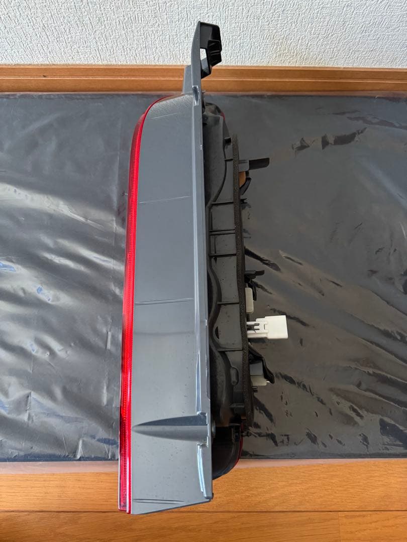 ハイエース 6型 スーパーGL 純正テールランプ 左右セット 赤