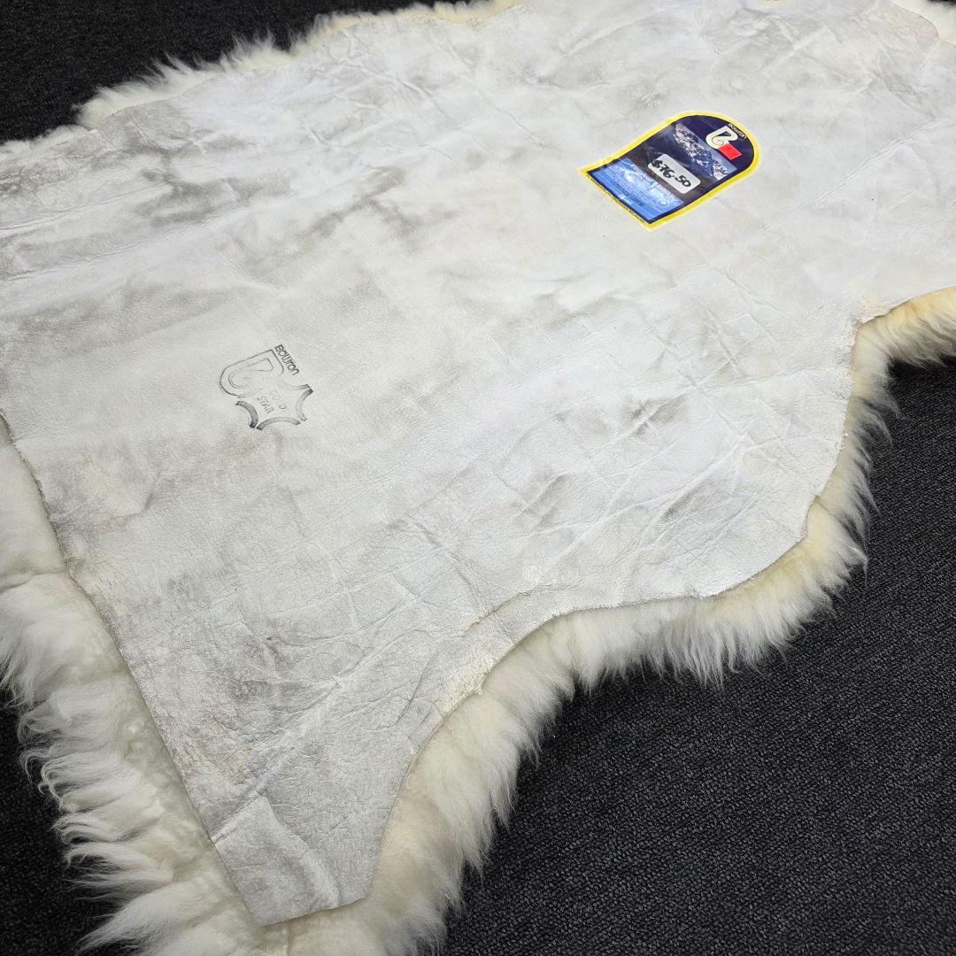タグ付き未使用品　bowron ムートンラグ　カーペット　ホワイト