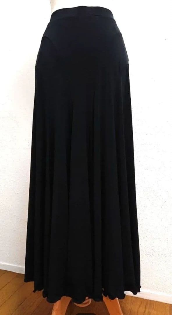 SALE☆チャコット　社交ダンス　スカート M 黒 スカート 定価45100円