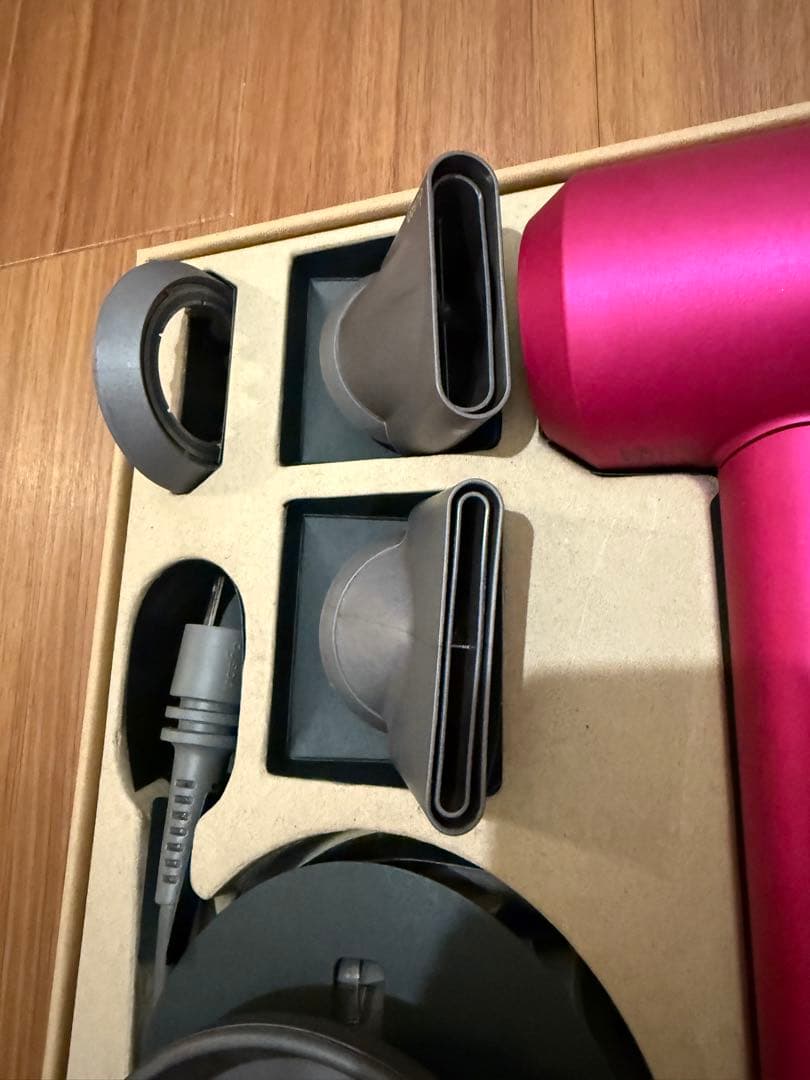 Dyson ヘアドライヤー 限定色＆限定付属品(母の日) ＋浮き毛ツール