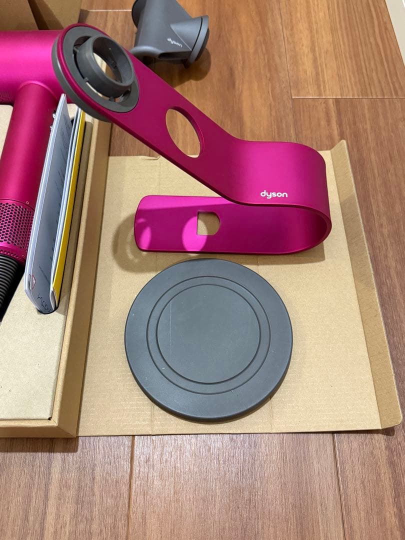 Dyson ヘアドライヤー 限定色＆限定付属品(母の日) ＋浮き毛ツール