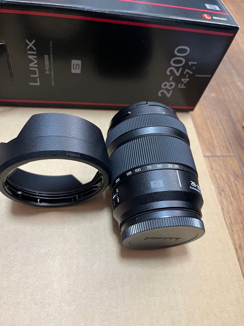 LUMIX 28-200mm F4-7.1 ズームレンズ