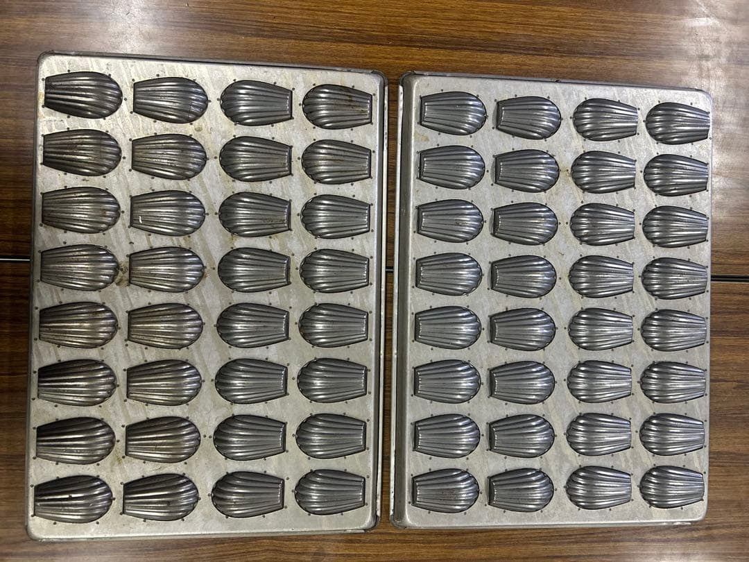 業務用　マドレーヌ型 32個 ✖︎2枚　金属製