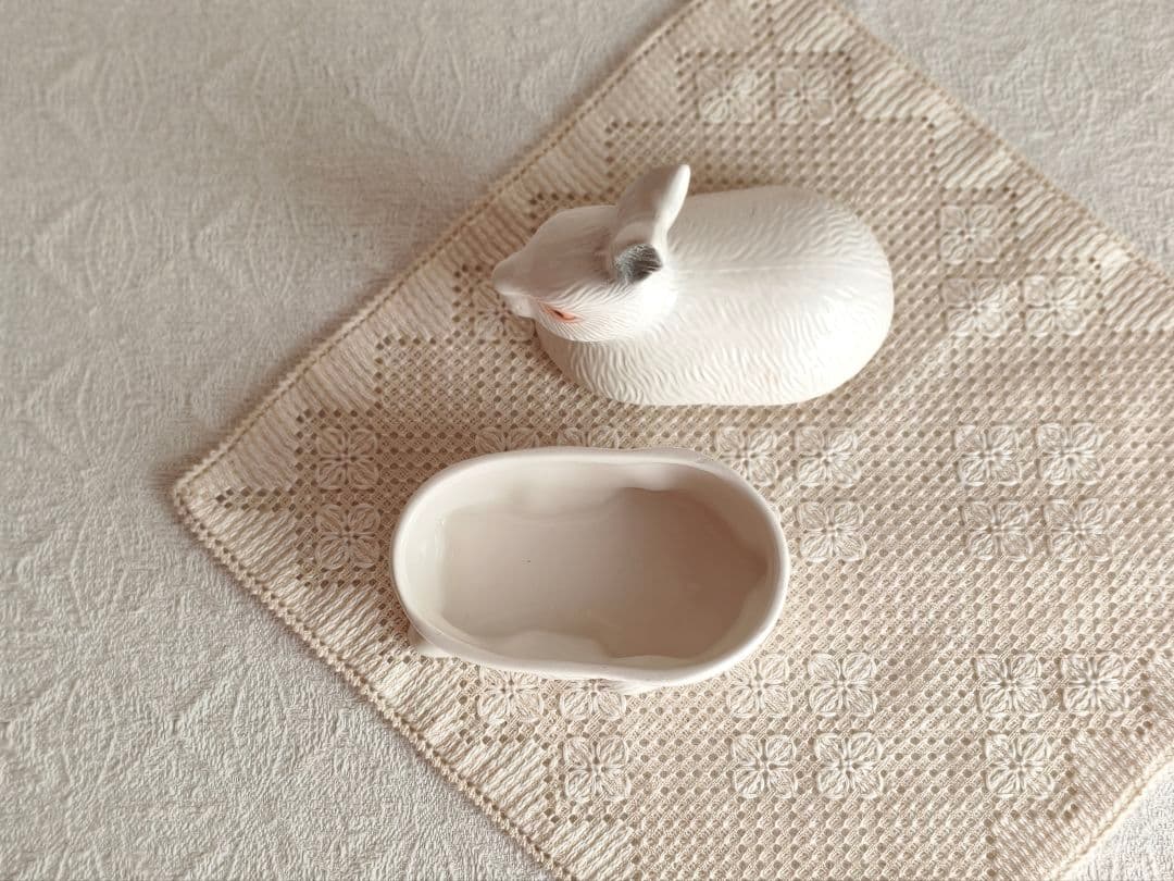 【たぁこ*さま】vintage pot ୨୧ * 白ウサギさんの テリーヌポット