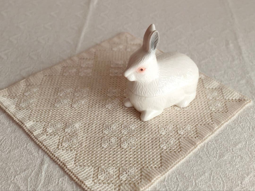 【たぁこ*さま】vintage pot ୨୧ * 白ウサギさんの テリーヌポット