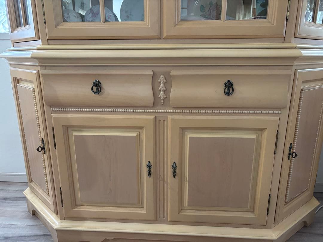 リンホーリン♡リボン♡ガラスカップボード 大塚家具 リビング収納 飾り棚