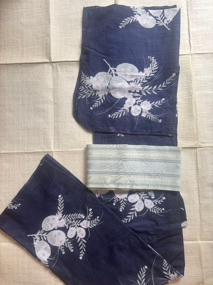 【綿麻　上品浴衣】古今　紺色 浴衣 単品　ピンク小花＆葉模様 手縫い 着物風にも