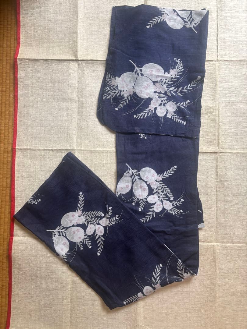 【綿麻　上品浴衣】古今　紺色 浴衣 単品　ピンク小花＆葉模様 手縫い 着物風にも