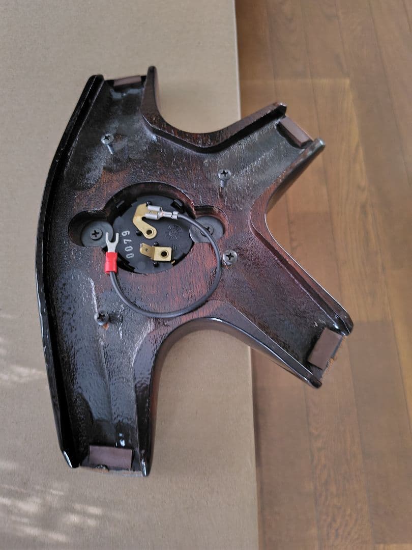 モモダークウッドハンドル 4本スポーク フルパッド付き