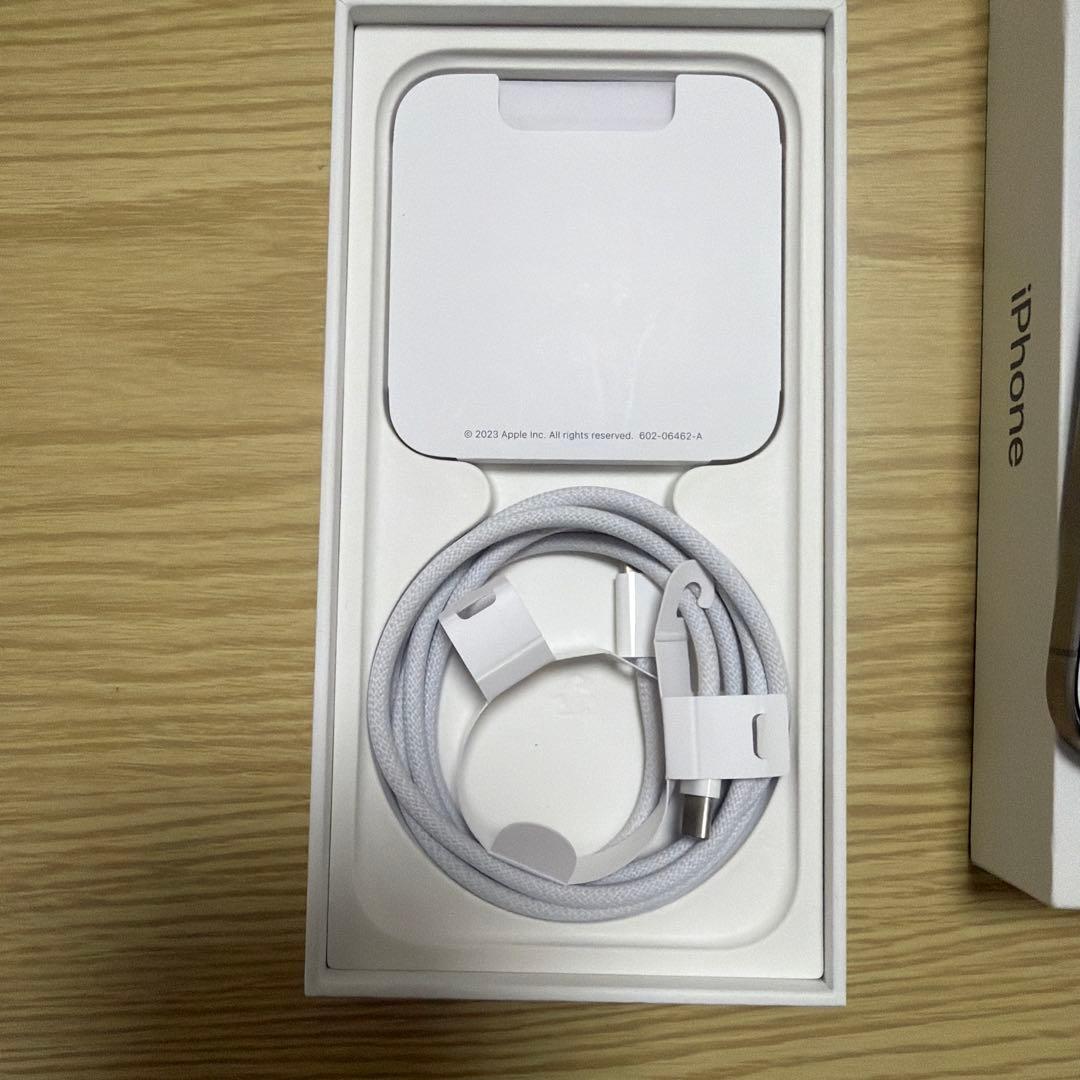 香港版 iPhone 15 Pro SIMフリー｜シャッタ音なし、デュアルSIM