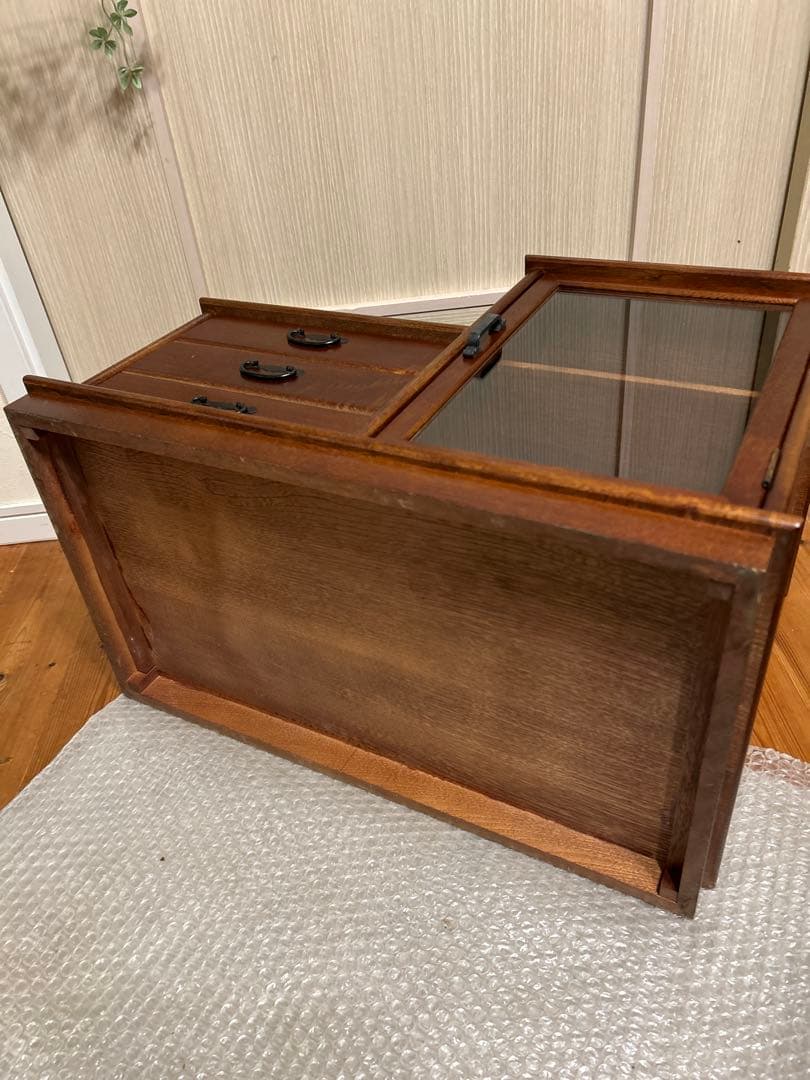 アンティーク　段違い　木製キャビネット ガラス扉付き 小引き出し3段