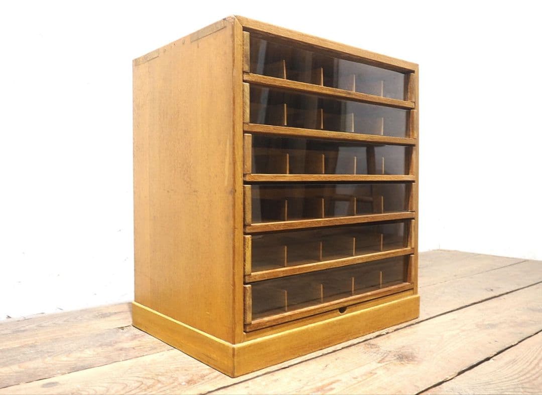 1410 ②レトロなミシン糸のガラスケース　収納棚　コレクション　ヴィンテージ