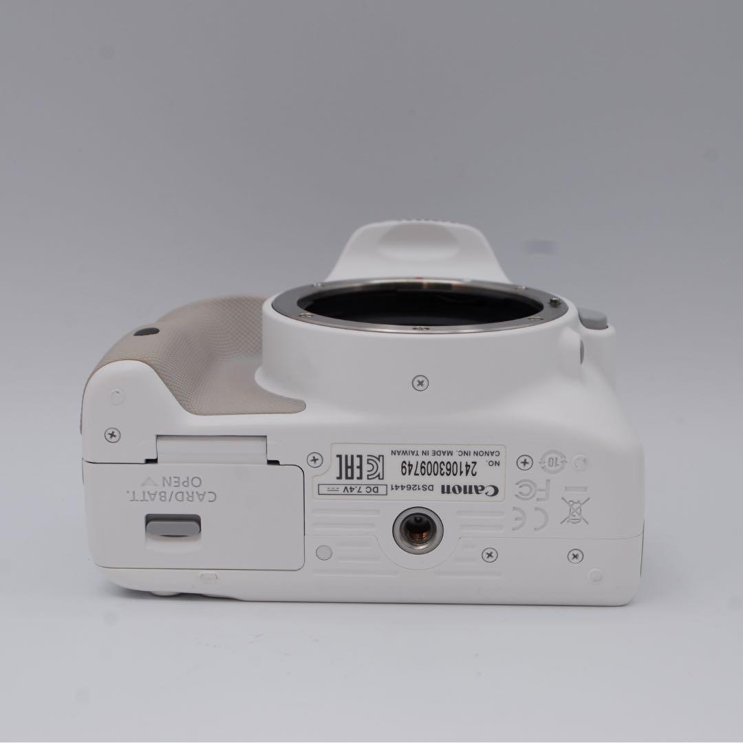 【極美品】Canon EOS Kiss X7 ホワイト ダブルレンズ 女性に人気