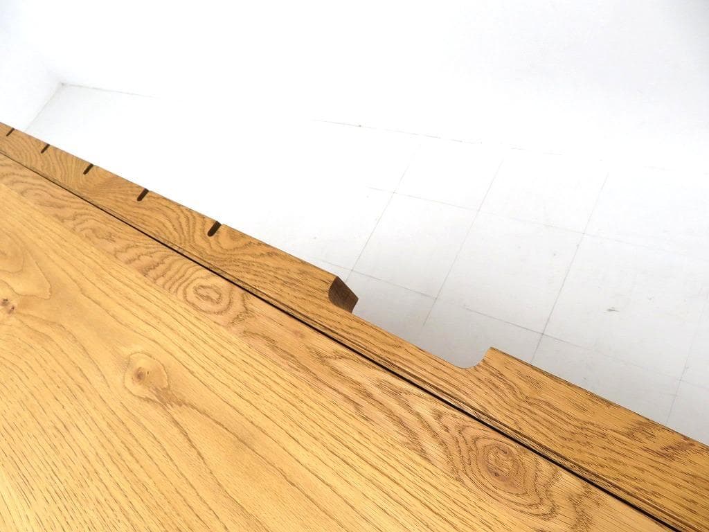 展示品　クラッシュゲート　オーク材　カウンターテーブル　キッチン　カフェ