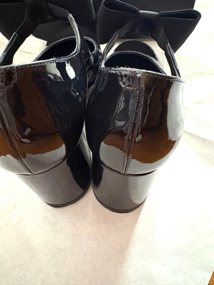 CHANELエナメルリボンストラップシューズ