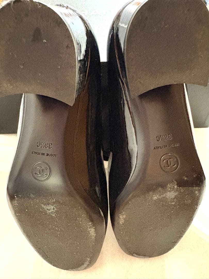 CHANELエナメルリボンストラップシューズ