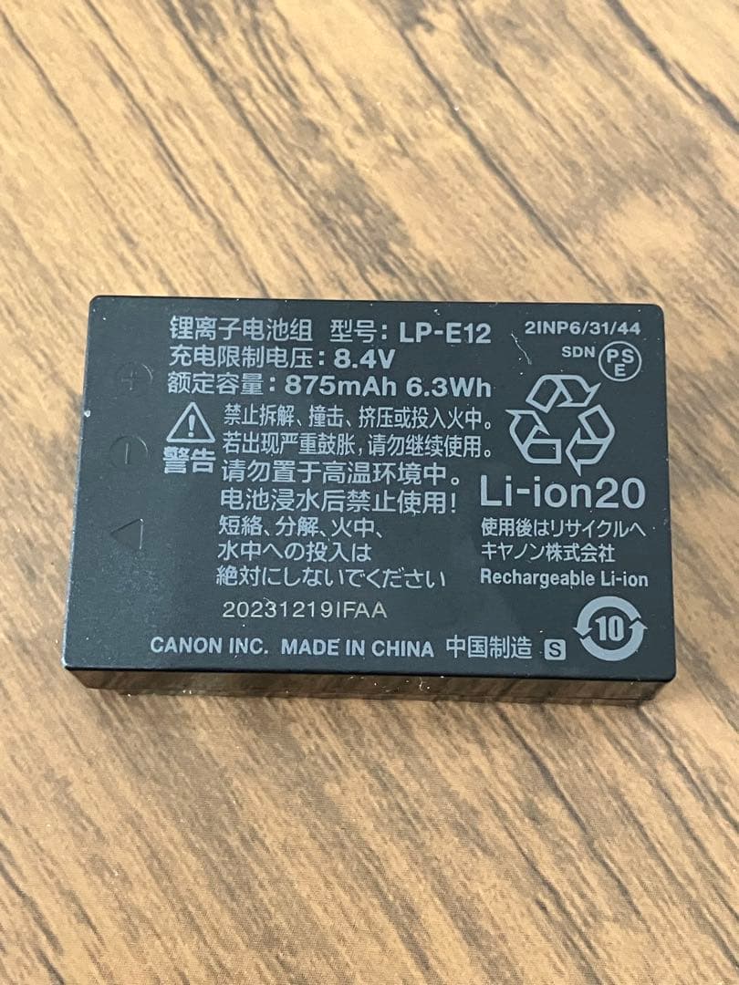 【O】Canon kiss M2 レンズ15-45mm レンズキット カメラ