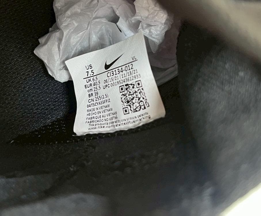 【訳あり】新品 ナイキ ズームトラウト7 メタル ブラック ゴールド 25.5