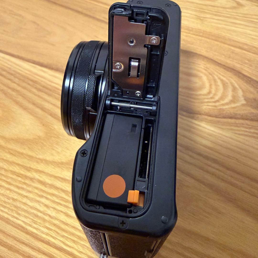 入手困難　美品　FUJIFILM X100ⅵ コンデジ　ブラック　おまけ多数