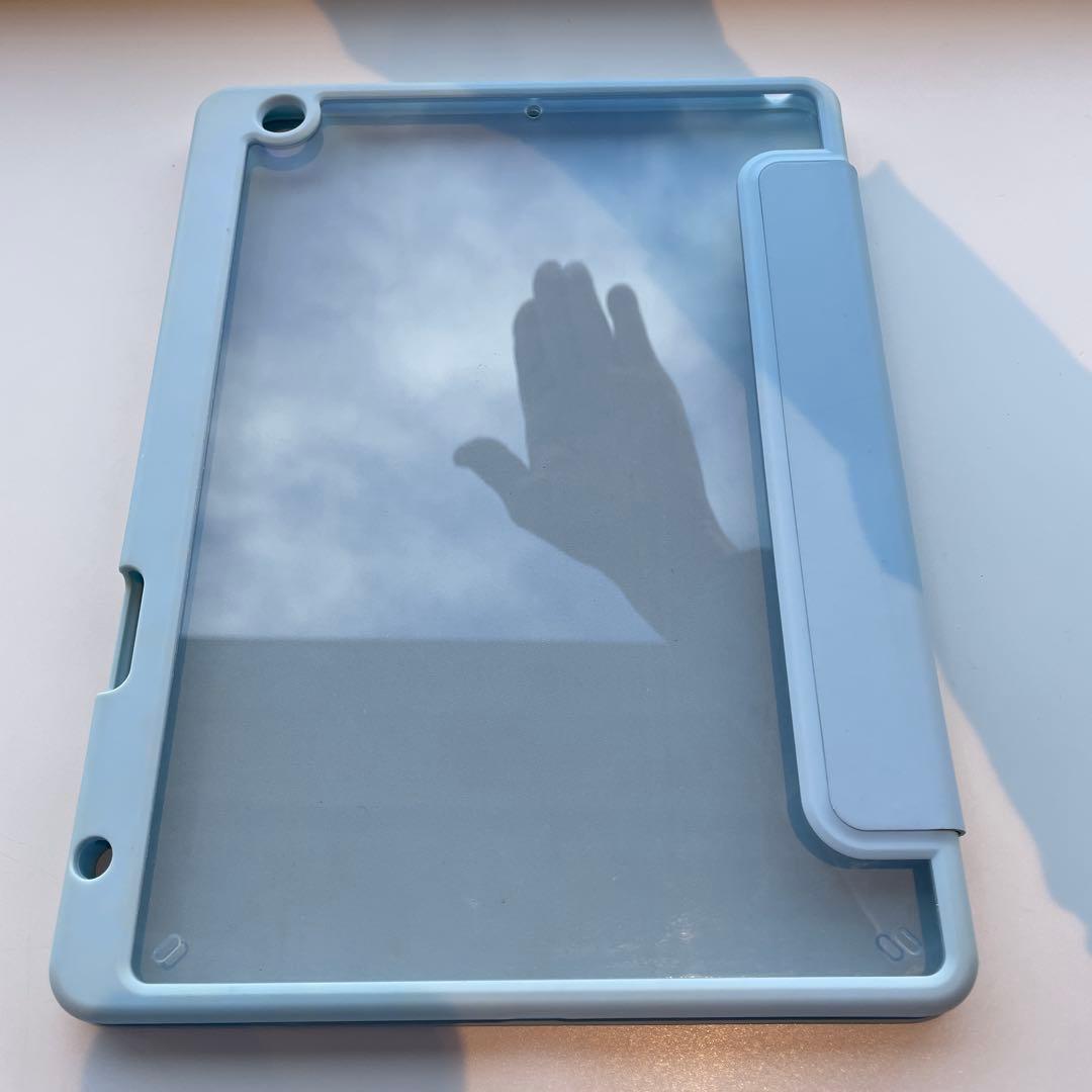 第７世代 32GB 10.2インチ iPad本体 カバー付 Cellular？