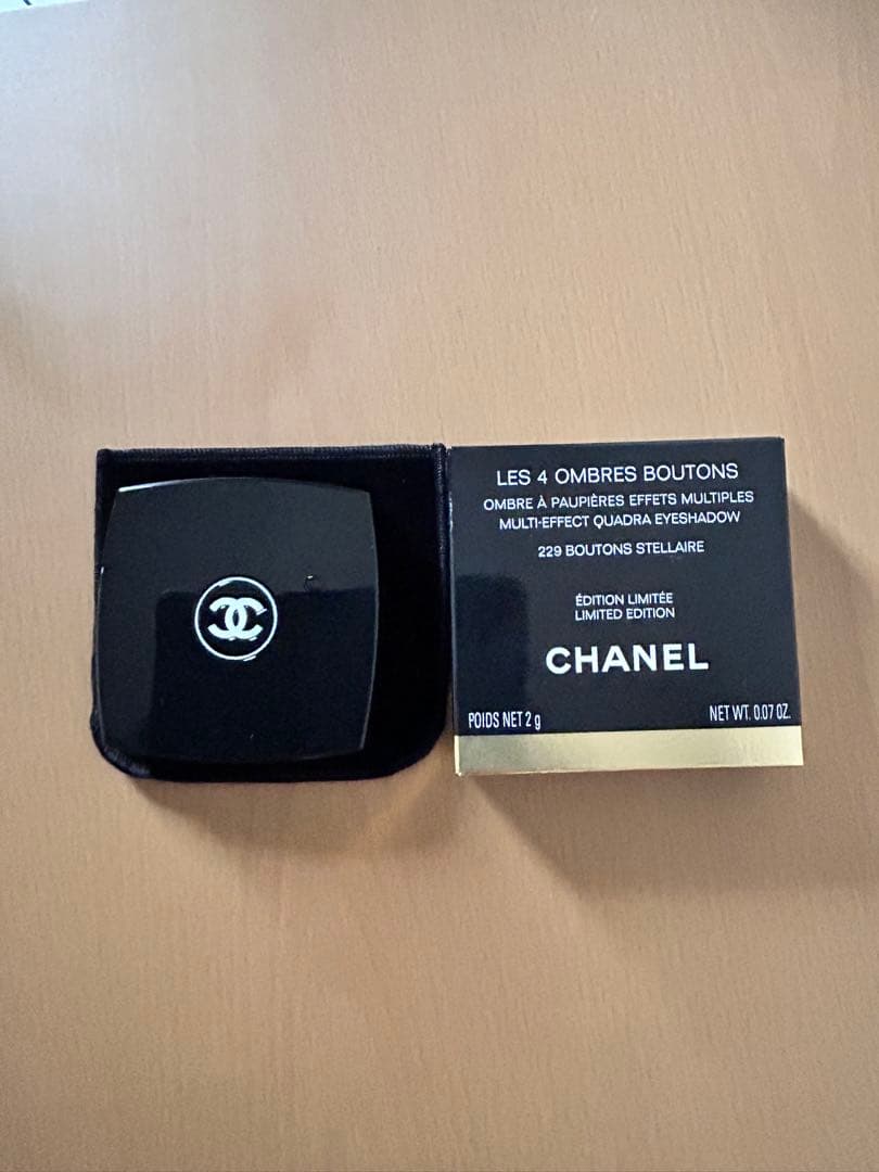 CHANEL シャネル　レ キャトル オンブル ブトン　ステレール